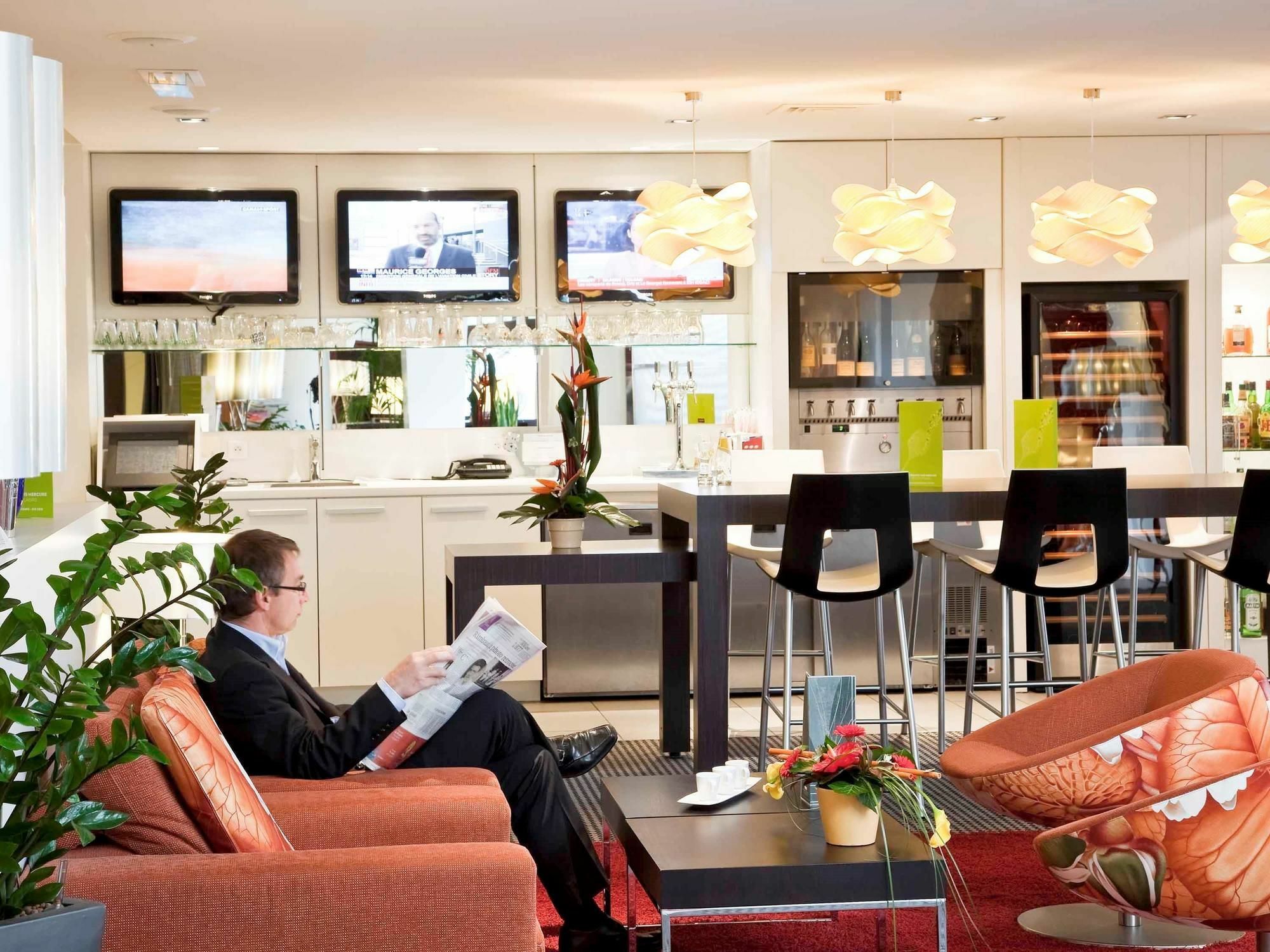 Mercure Pau Palais Des Sports Eksteriør billede