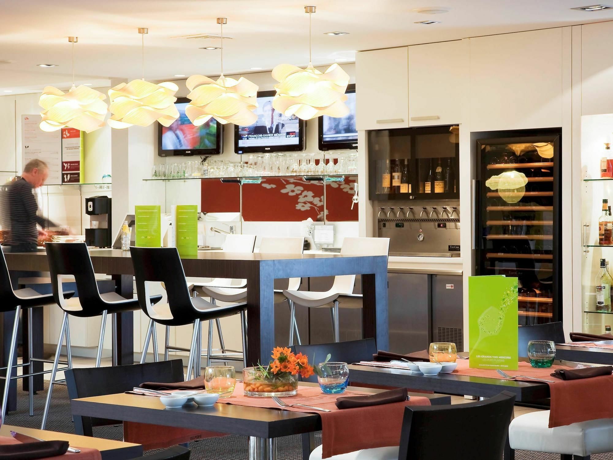 Mercure Pau Palais Des Sports Eksteriør billede