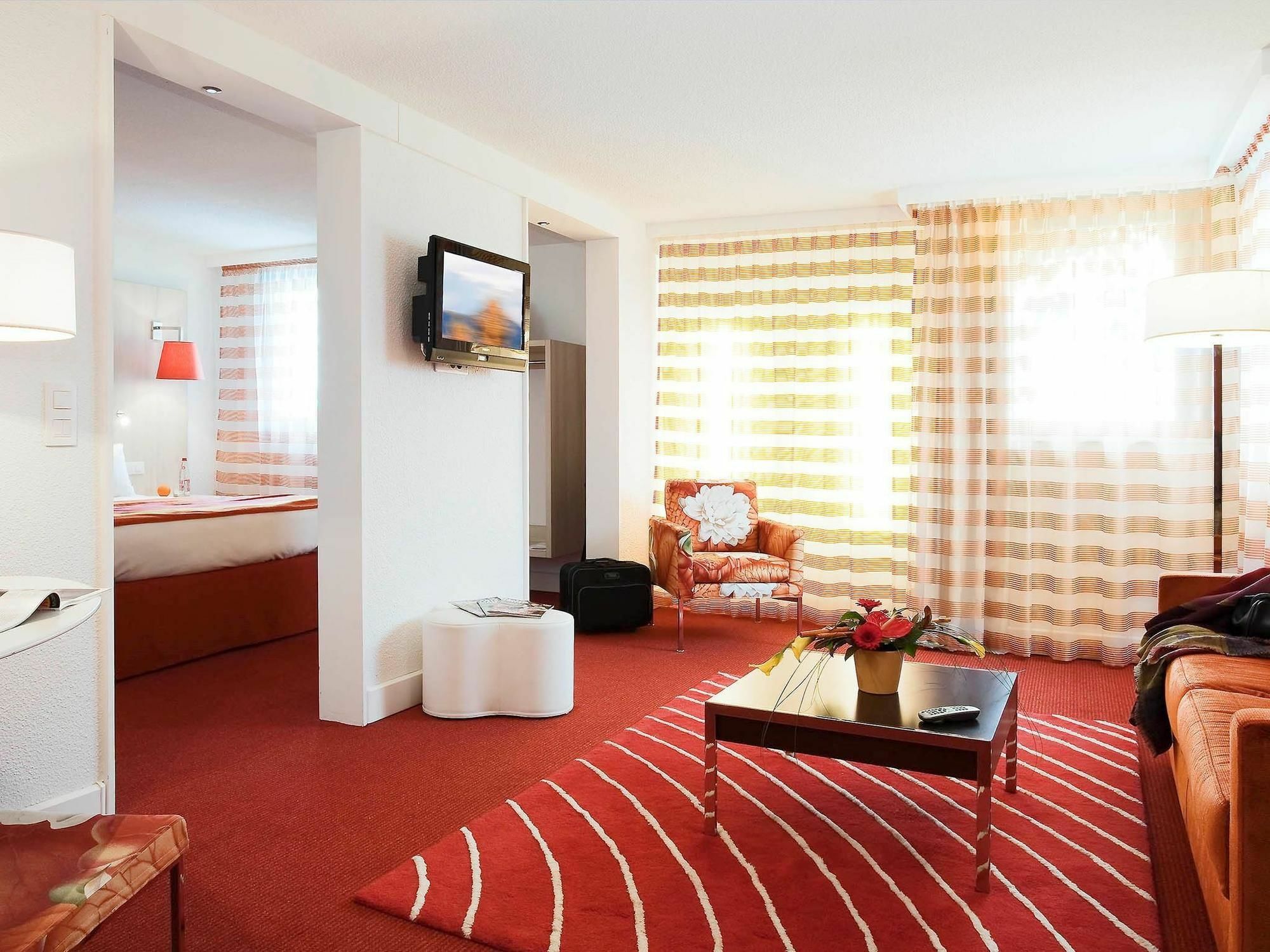 Mercure Pau Palais Des Sports Eksteriør billede